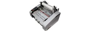 Roll laminating machine for middle usage