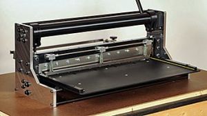 Manual guillotine for plastic and metal materials 3001